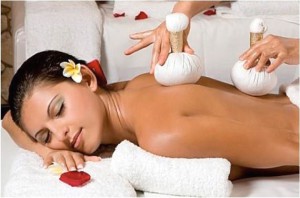 Массаж травяными мешочками снимет стресс